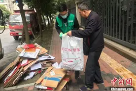 青年海归硕士转行收废品引热议 本人回应：看好产业前景 坚持个人选择图片