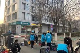 北京亦庄两个区域封闭管理进行核酸检测图片