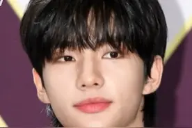 30秒｜韩国一男团成员被曝曾参与校园霸凌 本人发手写信道歉