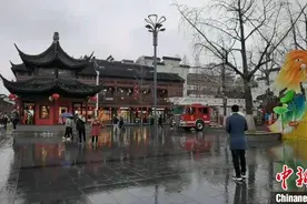 南京夫子庙牛年元宵节：飘雨人“寂寥”“云上”更热闹图片