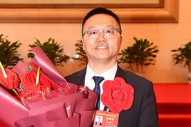 脱贫攻坚典型丨宋刘斌：化荣誉为动力 续写乡村振兴新篇章图片
