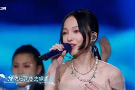 2021山东欢乐元宵夜｜满满都是回忆！张韶涵带来经典歌曲《淋雨一直走》图片
