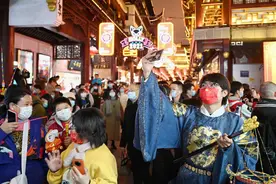 城事｜元宵节穿汉服游豫园，赏江南百景图图片