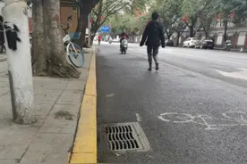 注意！成都有这根线的地方都禁止停车图片