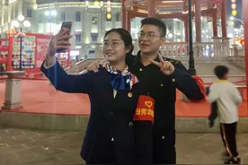 元宵节，这对高速路上的情侣如此“秀恩爱”图片