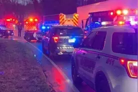 美国一架小型客机坠机：3名乘客全部遇难 机翼砸中居民屋顶图片