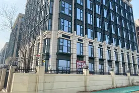 一道围墙引发的风波：底商被“圈”，部分购房者两年来拒绝收房图片