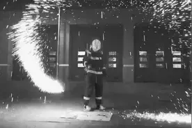 冷光烟花纳入北京烟花爆竹管理，消防员告诉你冷烟花为何不“冷”图片