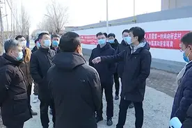 韩恺调研水蜜桃种植、节水灌溉及高标准农田建设情况图片