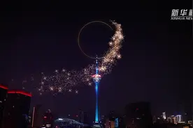 成都地标天府熊猫塔上演元宵AR灯光秀视频封面