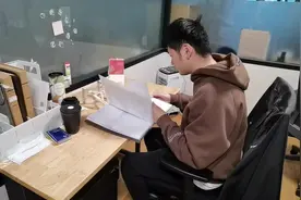 和奥特曼见面、拍武侠电影……他们用“私人订制”守护罕见病儿童的梦想图片