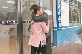 一别26年，小伙千里寻母喜相逢，父亲临终前向他吐露母亲当年出走的秘密图片