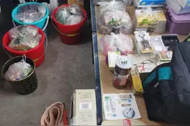 超市惯偷又被抓了，警察在他家清点了2小时图片