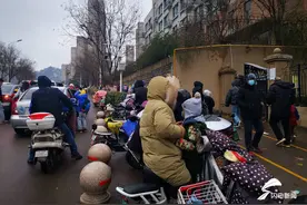 开学第一天下雪了！全朋友圈都在“下雪+开学+拥堵”……图片