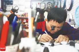 海口骑楼老街修表匠：把准旧“时光”里的快乐图片