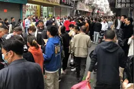 广州纺织老板街头排队招工被工人挑：价格谈妥马上开工视频封面