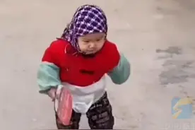 萌娃回老家变身小老太 妈妈：差点没认出来图片