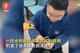 江苏一男子下跪求婚，话还没说出口，女友立马答应：米线快坨了图片