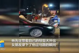 盲人过马路陌生女子无声守护 网友：这世界充满了爱图片