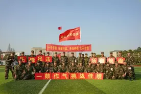 运动场上的表情包，定格官兵成长瞬间图片