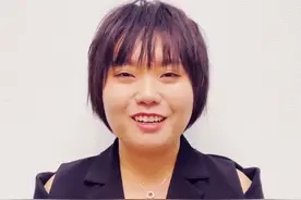 脱口秀女演员李雪琴的新“身份”：新华网两会观察员图片