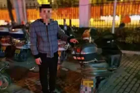 每天去网吧陪玩游戏还送饮料，这两个“好朋友”，醉翁之意不在酒啊图片