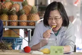 台湾菠萝被暂停输入大陆后，蔡英文竟开始组队吃菠萝，“真有你的”......图片