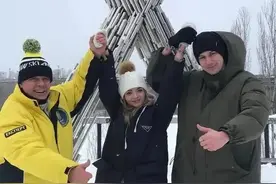 小情侣用铁链拴手挑战形影不离3个月，才过十几天就进医院了图片