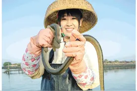 95后阿渔妹赶海拍视频直播卖鱼图片