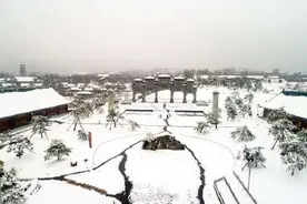 河南济源王屋山下大雪图片