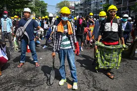 早安·世界｜缅甸仰光民众为示威游行中丧生的抗议者默哀图片