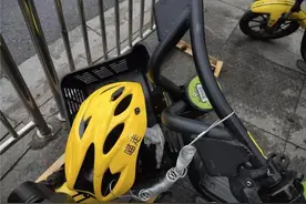 电动自行车新规第一天交警岗亭里挤满“考生”图片