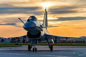 装备系列（1）我国空军中流砥柱：歼-10图片