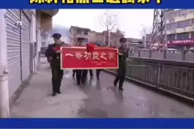 泪目！陈祥榕烈士遗属获授一等功臣之家图片