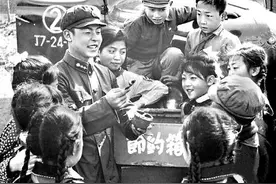 读文献 学党史图片