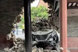一脚油门，现场触目惊心图片