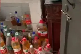 太恶心！浙江房东崩溃了，多个瓶子装不明黄色液体……图片