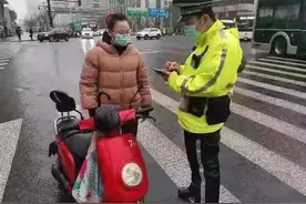 上海公安持续严查严管非机动车和行人交通违法图片