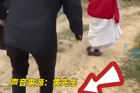 嫁给了爱情！拍婚纱照现场，男子心疼老婆累自己穿高跟鞋图片