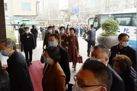 组图｜北京，我们来了！驻豫全国人大代表抵达驻地北京河南大厦图片