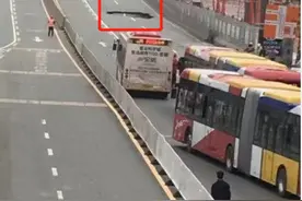 突发！广州中山大道珠村路段发生地陷，双向实施交通管制图片
