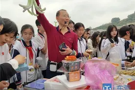 连续举办10年！樟木头中学开展献爱心义卖活动图片