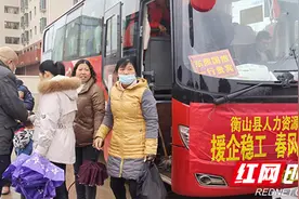 衡山：专车接送工人进企应聘 助力企业解决“用工难”问题图片