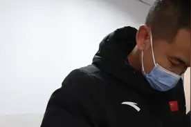 呼和浩特一所中学为每班配“老人机”，禁止学生带手机进校