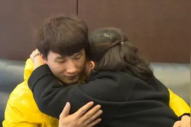 失散31年，这对母子终于相聚视频封面