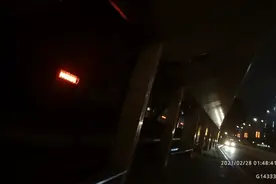 男子凌晨拱北酒吧接妻子回家被抓！妻子：宝马是陪嫁过来的图片