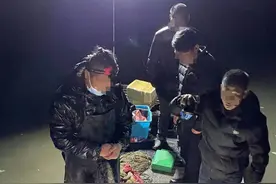 快手主播直播非法捕鱼70斤被抓，工具有丝网还有声呐探测器图片