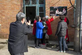 《你好，李焕英》勾起的，是回不去的厂矿子弟生活图片