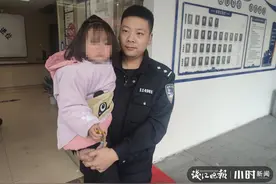 杭州街头一名三四岁的女孩边走边哭，身后有个男人一路跟随......图片