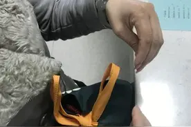 生气还会“中毒”？和丈夫吵完架后，妻子越想越气，手指竟硬成“鸡爪”……图片